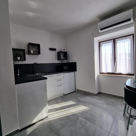 Apartments And Room Vela Senj  Ngoại thất bức ảnh