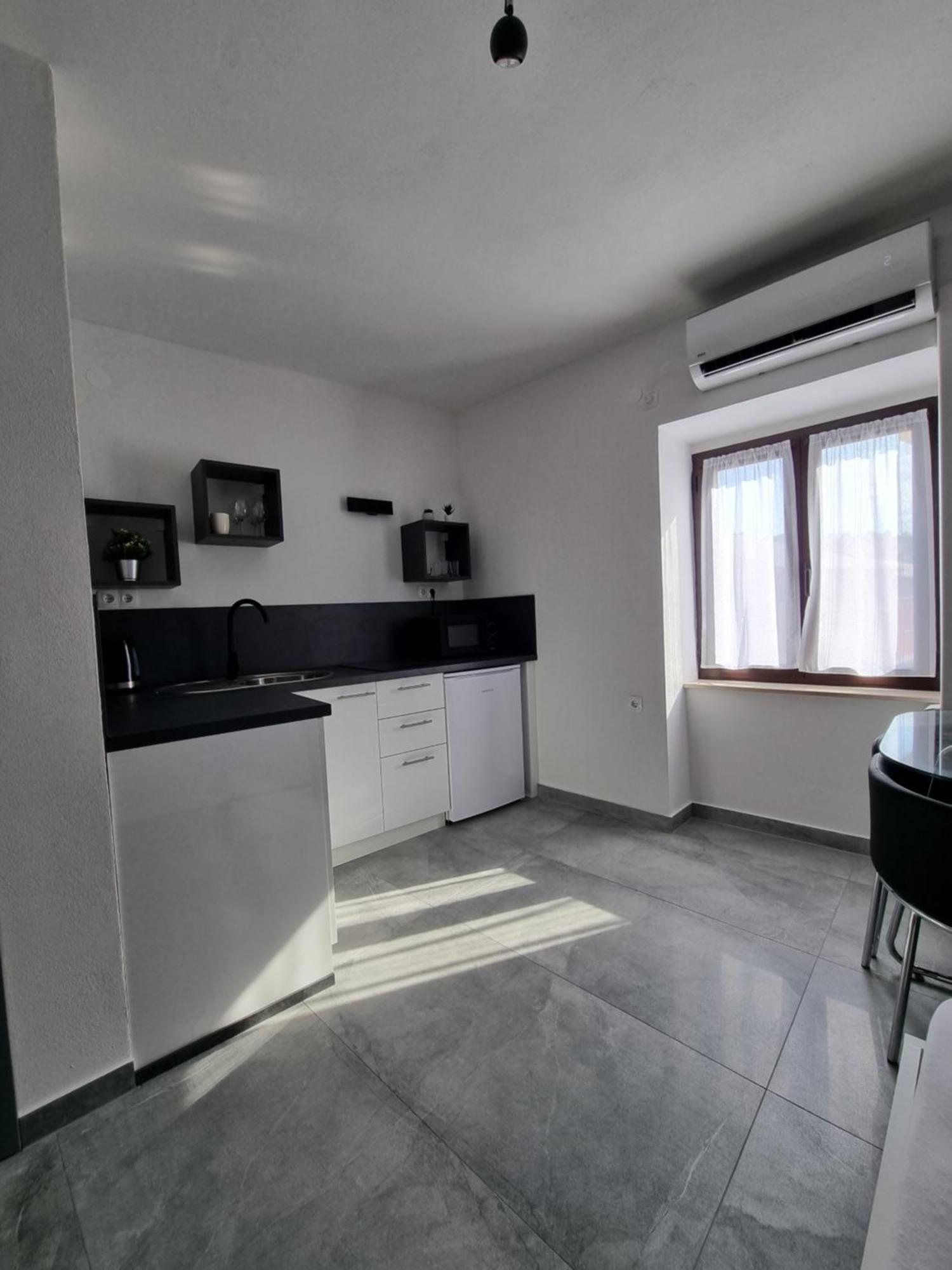 Apartments And Room Vela Senj  Ngoại thất bức ảnh